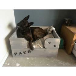 Nieuwe steigerhouten hondenmand