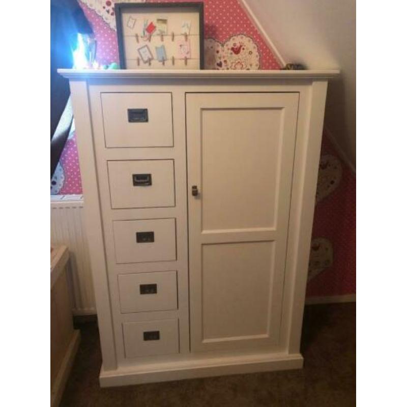 Stoere robuuste landelijke babykamer compleet