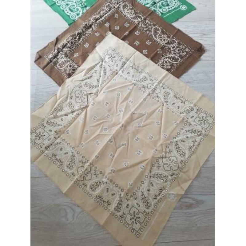 Mooie bandana's blauw, groen, bruin en kaki