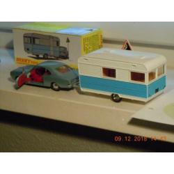 Opel Rekord met caravane Caravelair. Modellen van het merk a