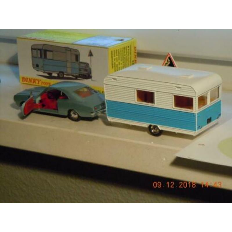 Opel Rekord met caravane Caravelair. Modellen van het merk a