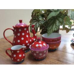 Oilily servies.