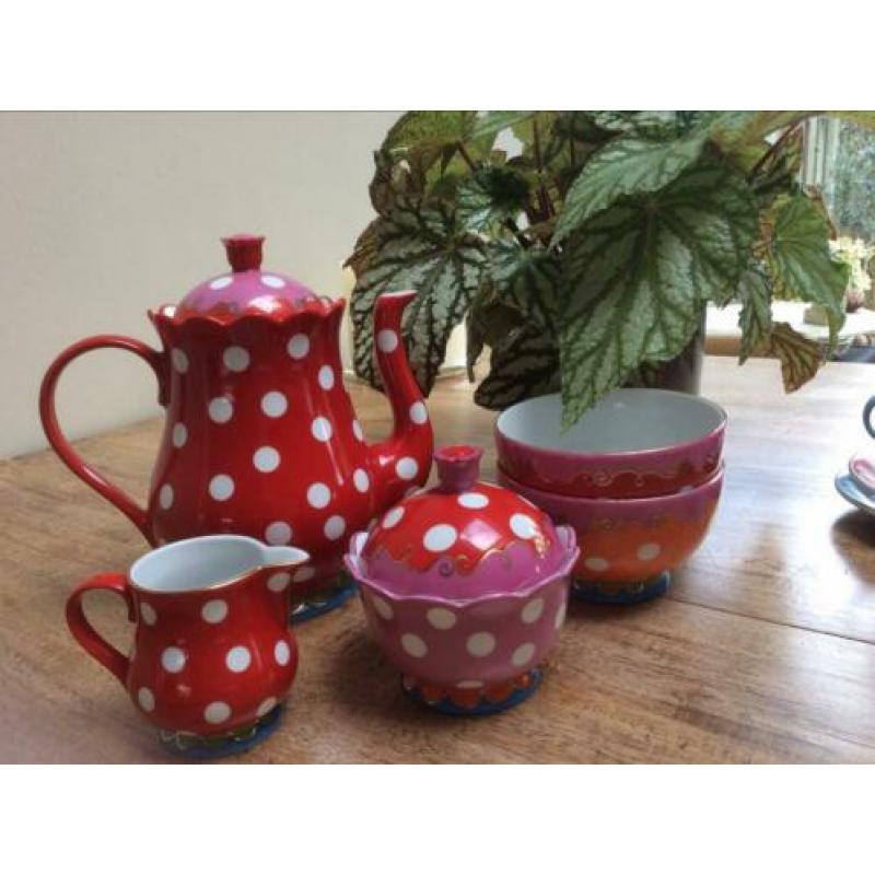 Oilily servies.