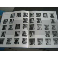 Het robotboek. chriet titulaer & henk gosses. 1986.