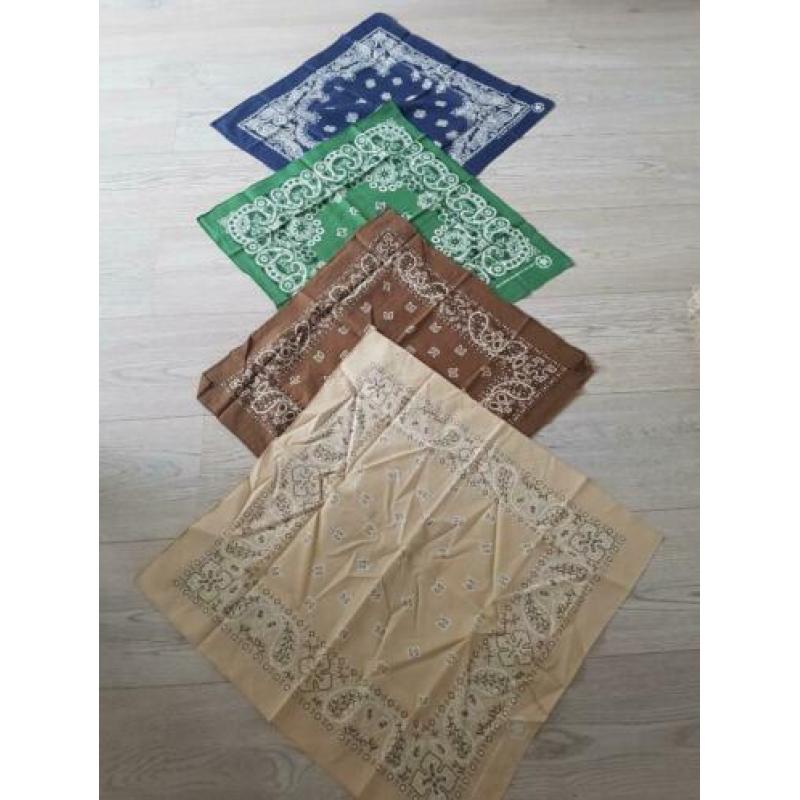 Mooie bandana's blauw, groen, bruin en kaki