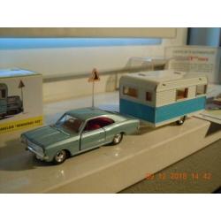 Opel Rekord met caravane Caravelair. Modellen van het merk a