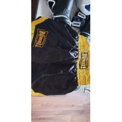 Mooie kickbox tenue maat xl van Rumble