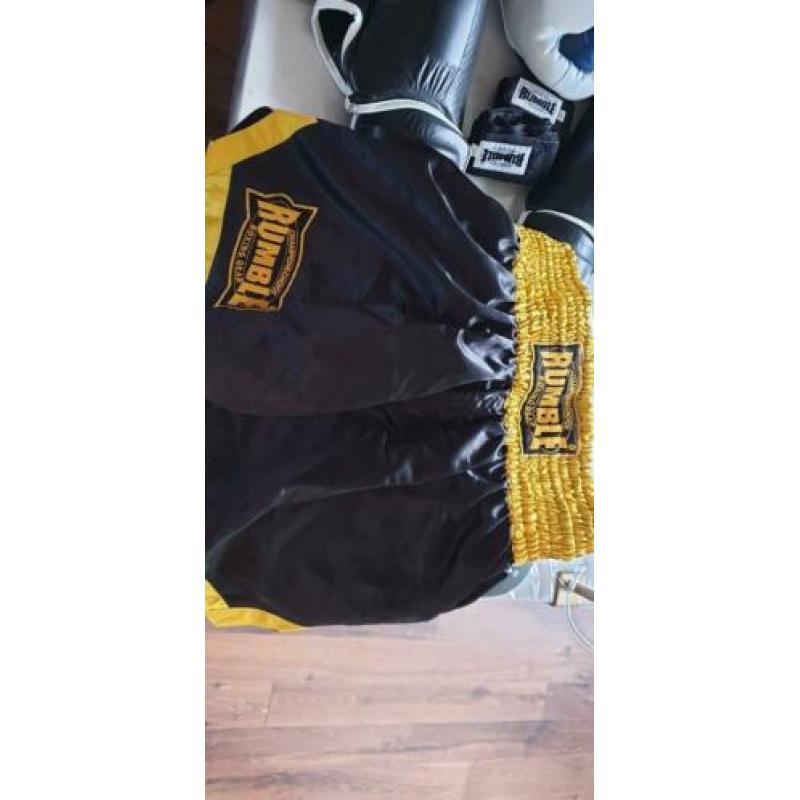 Mooie kickbox tenue maat xl van Rumble