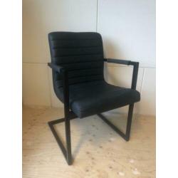 Verschillende soorten eettafelstoelen te koop