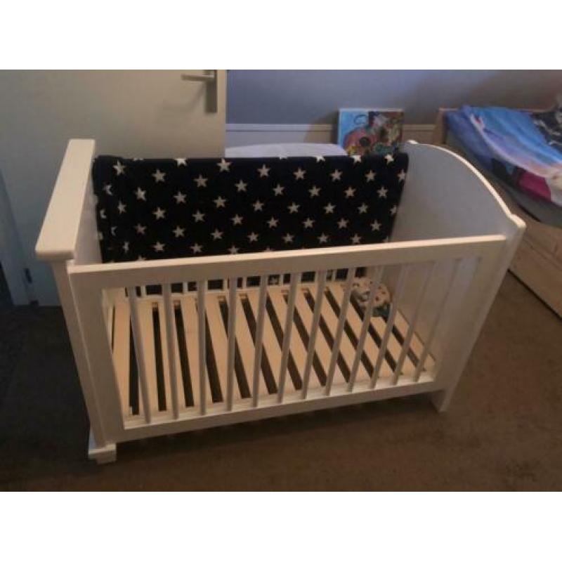 Stoere robuuste landelijke babykamer compleet