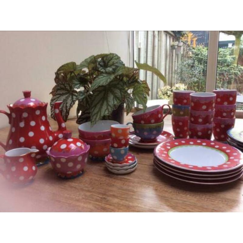 Oilily servies.