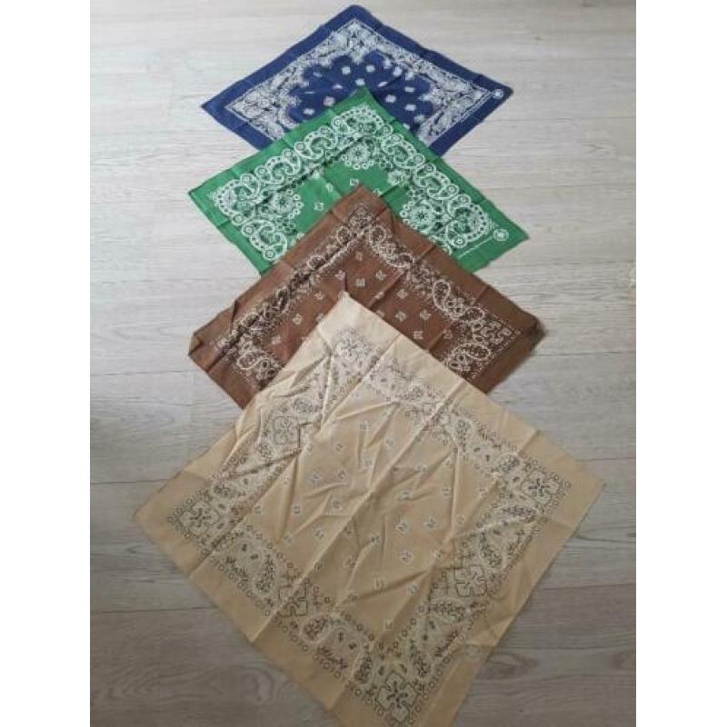 Mooie bandana's blauw, groen, bruin en kaki