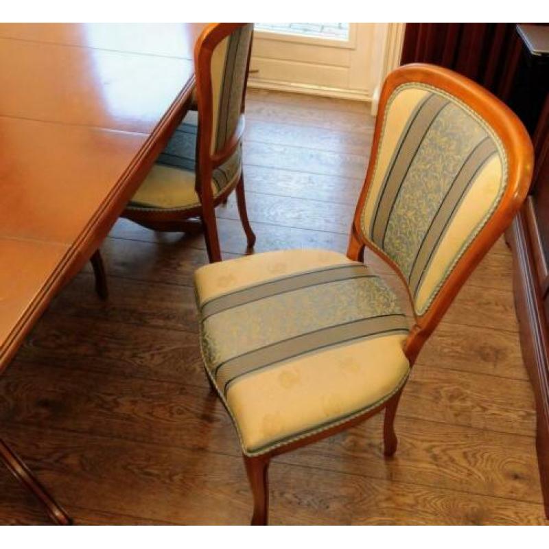 Kersenhouten eettafel met zes stoelen