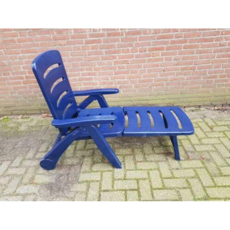 ligbed blauw kunststof