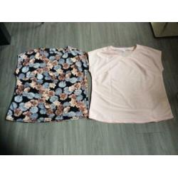 Blouses 2 stuks Zwart gebloemd en Rose.Maat 44 Lengte 70 cm