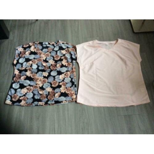 Blouses 2 stuks Zwart gebloemd en Rose.Maat 44 Lengte 70 cm