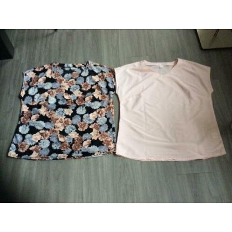Blouses 2 stuks Zwart gebloemd en Rose.Maat 44 Lengte 70 cm