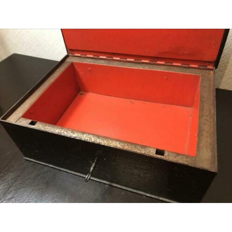 Geldkist 13kg zwaar dubbelwandig vintage zwart