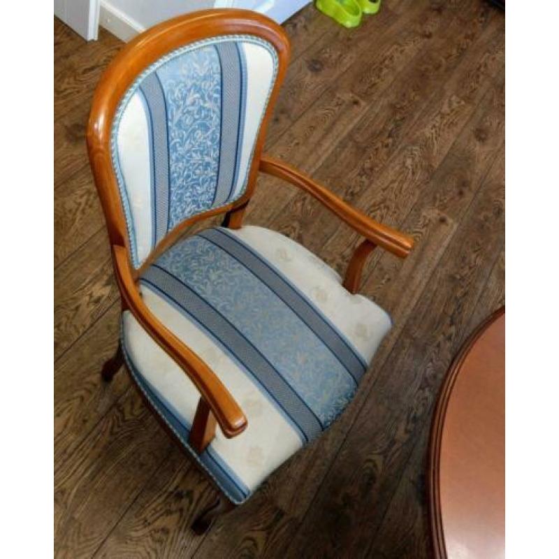 Kersenhouten eettafel met zes stoelen