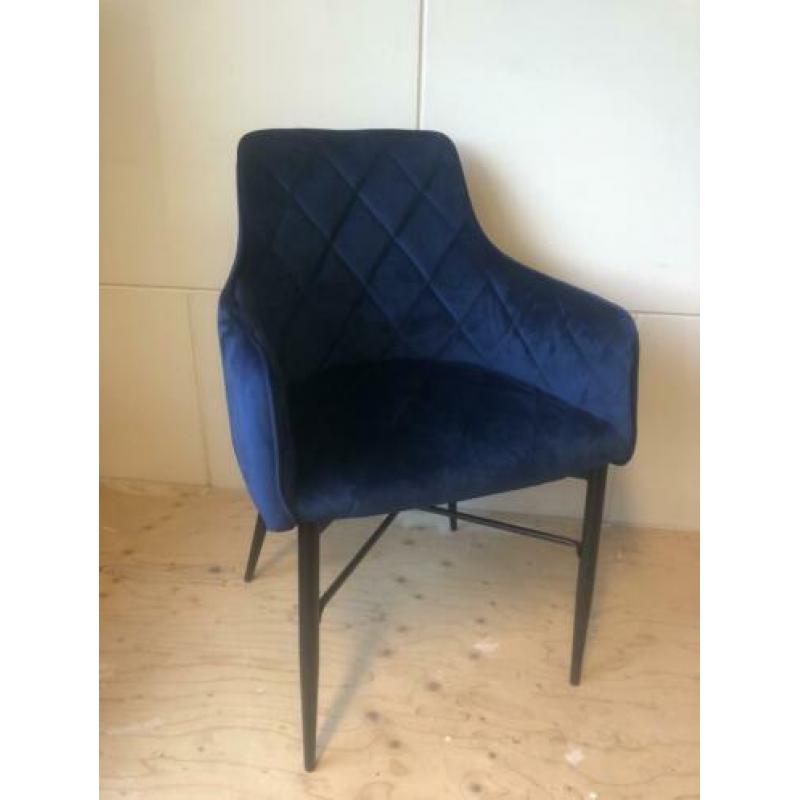 Verschillende soorten eettafelstoelen te koop