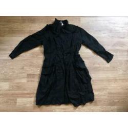 Nieuw zwart linnen Zele jasje vest maat L met leuke details