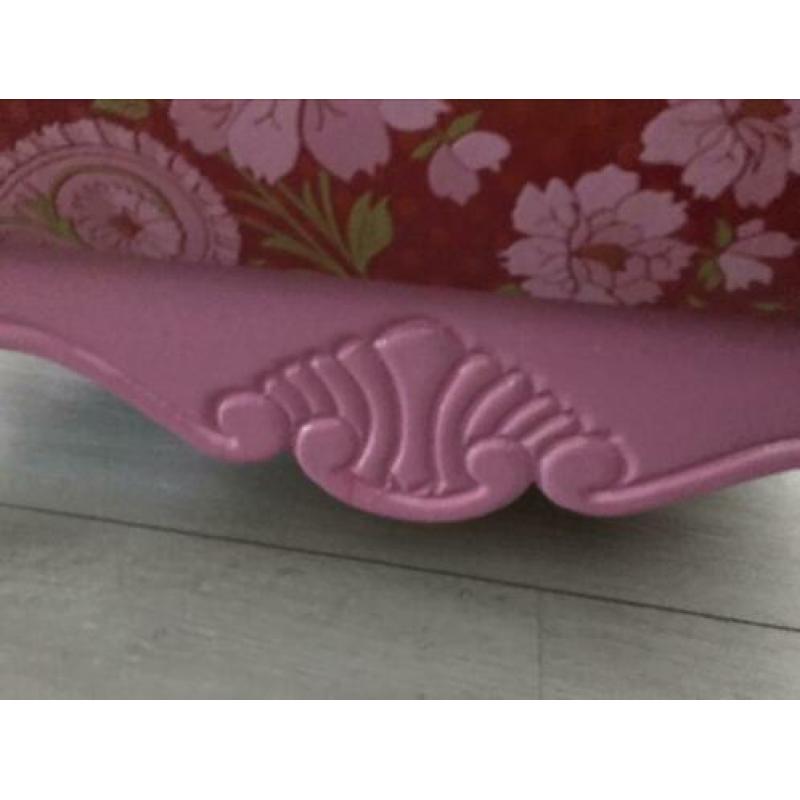 Mooi roze ladekastje met 3 laatjes