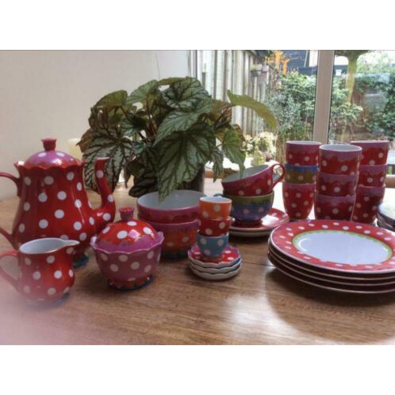 Oilily servies.