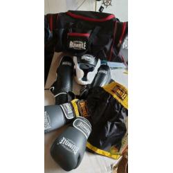 Mooie kickbox tenue maat xl van Rumble