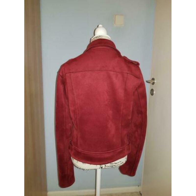 Rood jasje, zacht. Maat 34