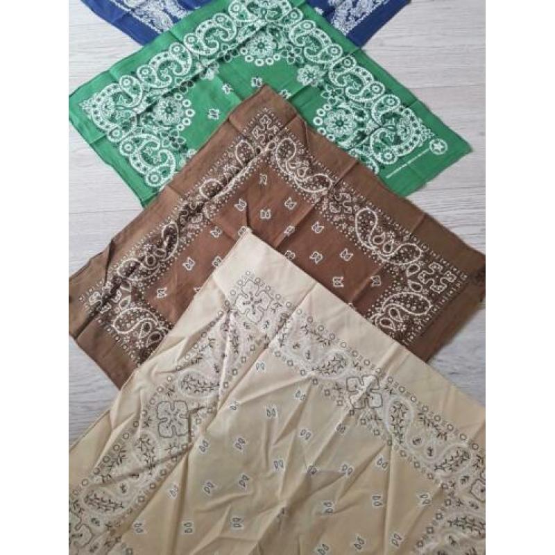 Mooie bandana's blauw, groen, bruin en kaki