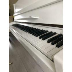 Futura piano (wit geschilderd)