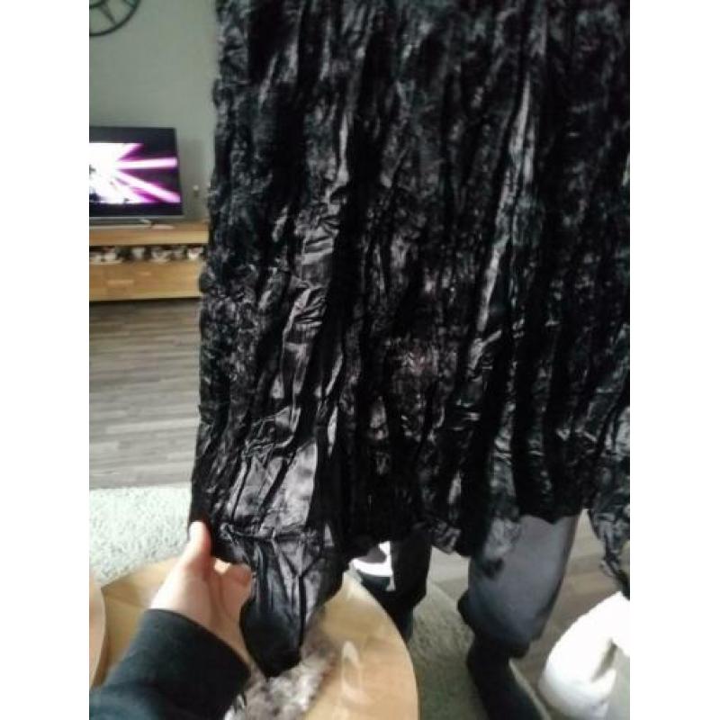 Zwarte velvet gothic rok