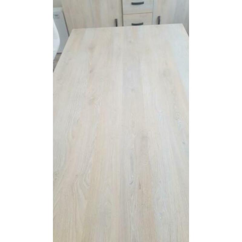 Mooi eettafel, kleur: eiken- grijs.l