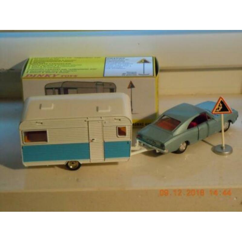 Opel Rekord met caravane Caravelair. Modellen van het merk a