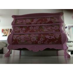 Mooi roze ladekastje met 3 laatjes