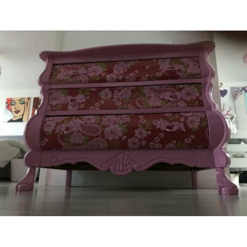 Mooi roze ladekastje met 3 laatjes