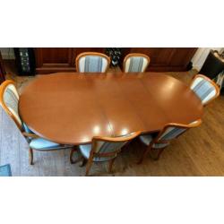 Kersenhouten eettafel met zes stoelen