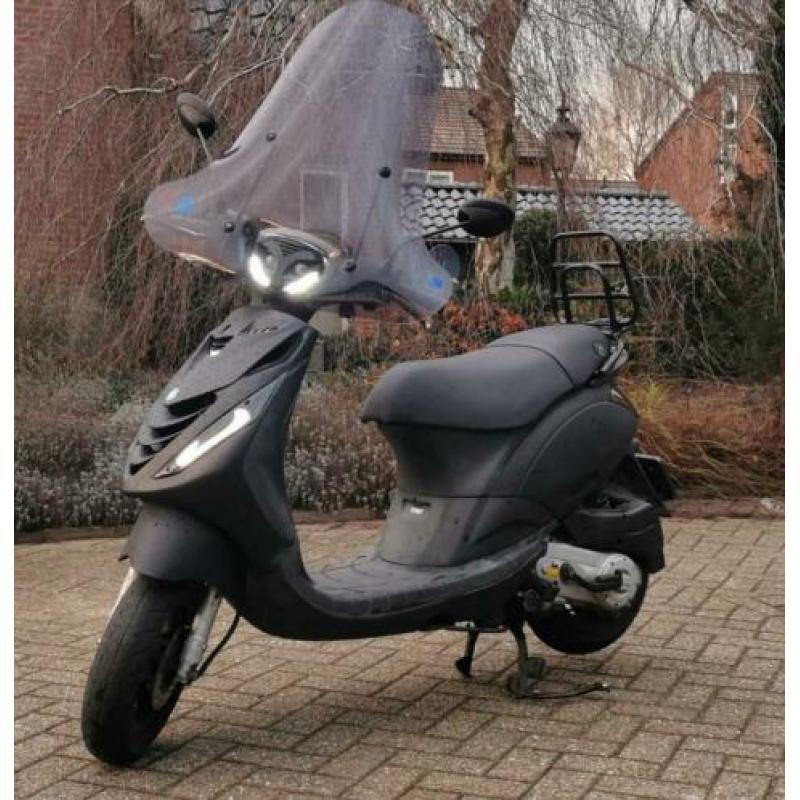Piaggio Zip full option Blauw kenteken 50cc