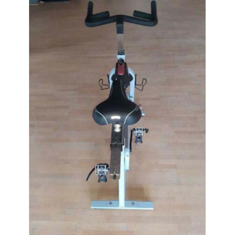 2 Professionele spinningbikes merk Schwinn + spd pedalen