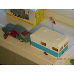 Opel Rekord met caravane Caravelair. Modellen van het merk a