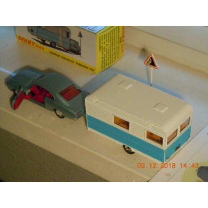 Opel Rekord met caravane Caravelair. Modellen van het merk a