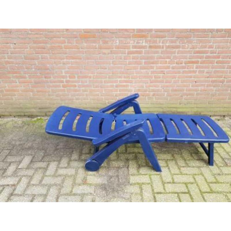 ligbed blauw kunststof