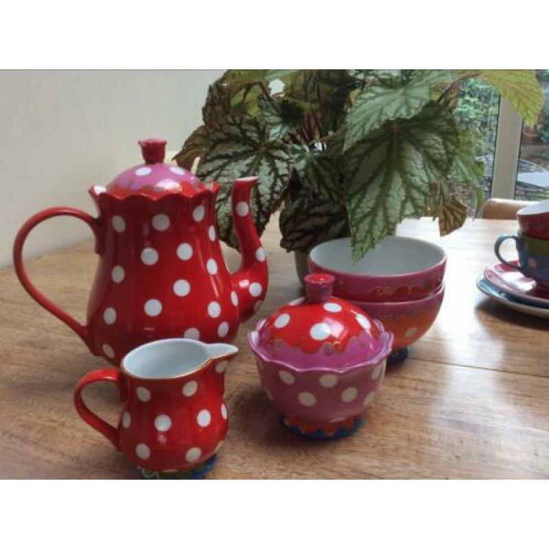 Oilily servies.