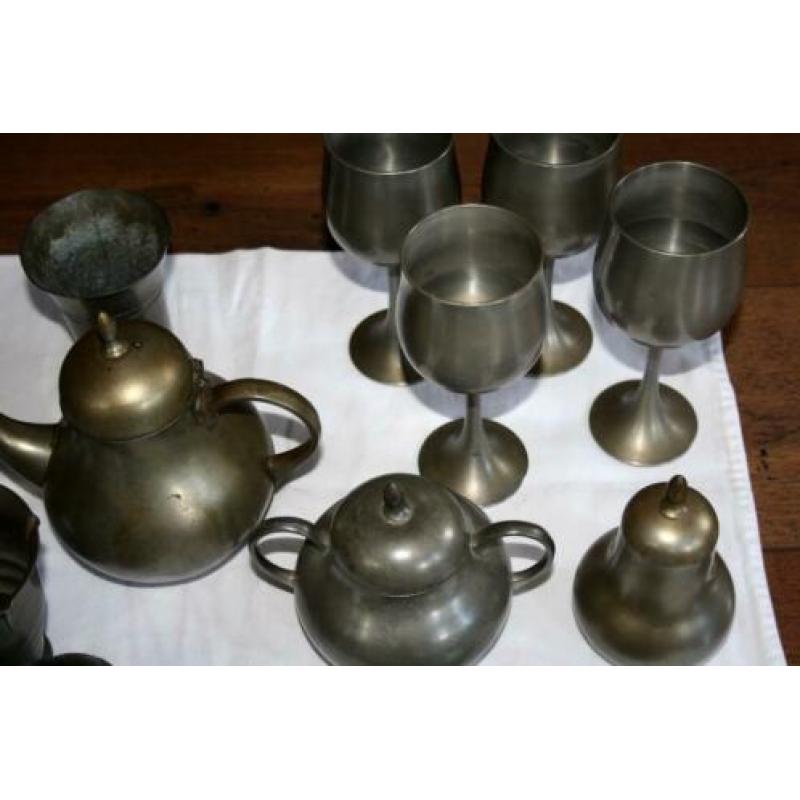 Collectie tinnen gebruiksvoorwerpen