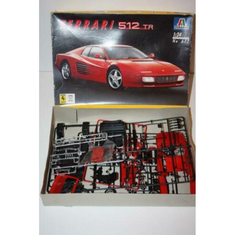 Te koop 2 x bouwdoos van Ferrari, van Revell en Italeri, 1:2