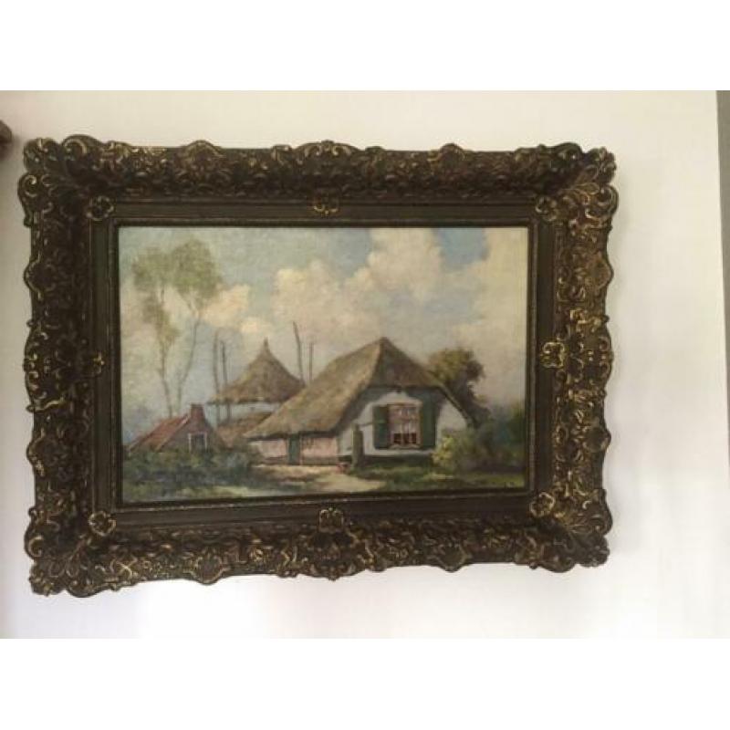 Een schilderij met een oud boerenhuis met hooiberg