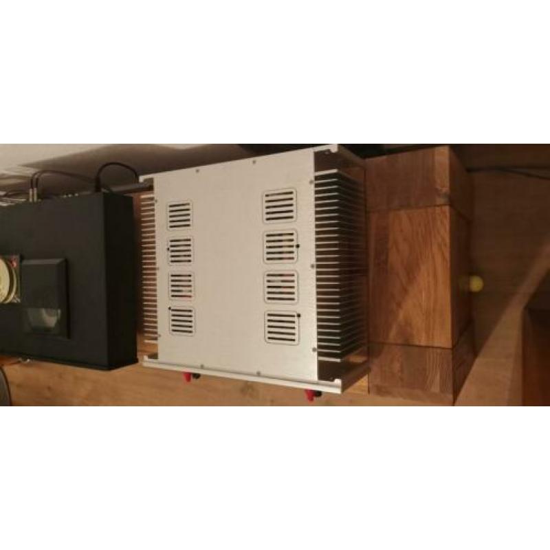 Hiraga eindversterker 2 x 55 Watt klasse A