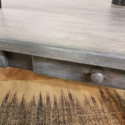 Tout Blanc: stoere donkergrijze shabbychic salontafel