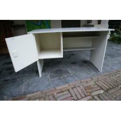 Bureau met opbergruimte