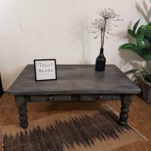 Tout Blanc: stoere donkergrijze shabbychic salontafel